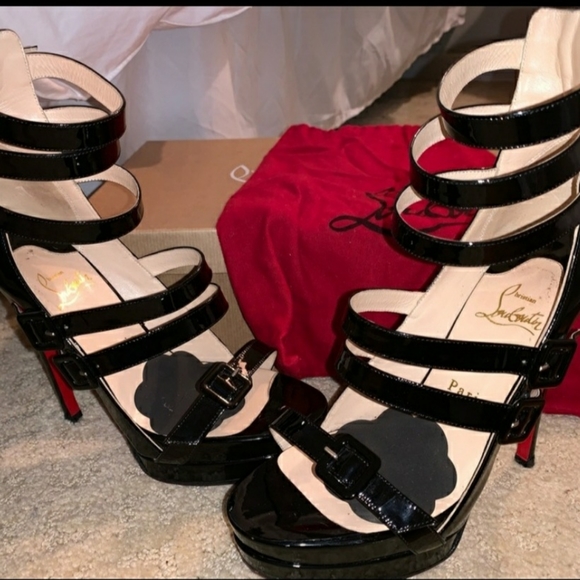 Christian Louboutin Shoes - Christian Louboutin differa